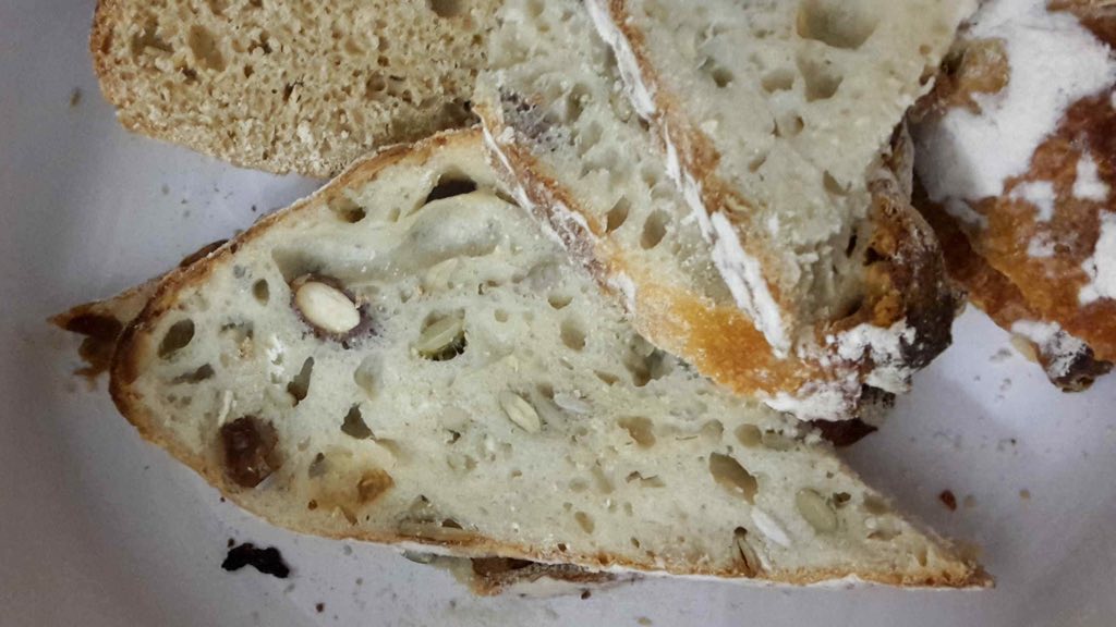 no-knead sourdough bread